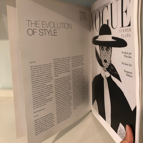 LIM TIME DISCOUNTED SHIPPING! 🌟HOST PICK🌟 Hardcover- In Vogue: The Illustrated - Picture 10 of 13